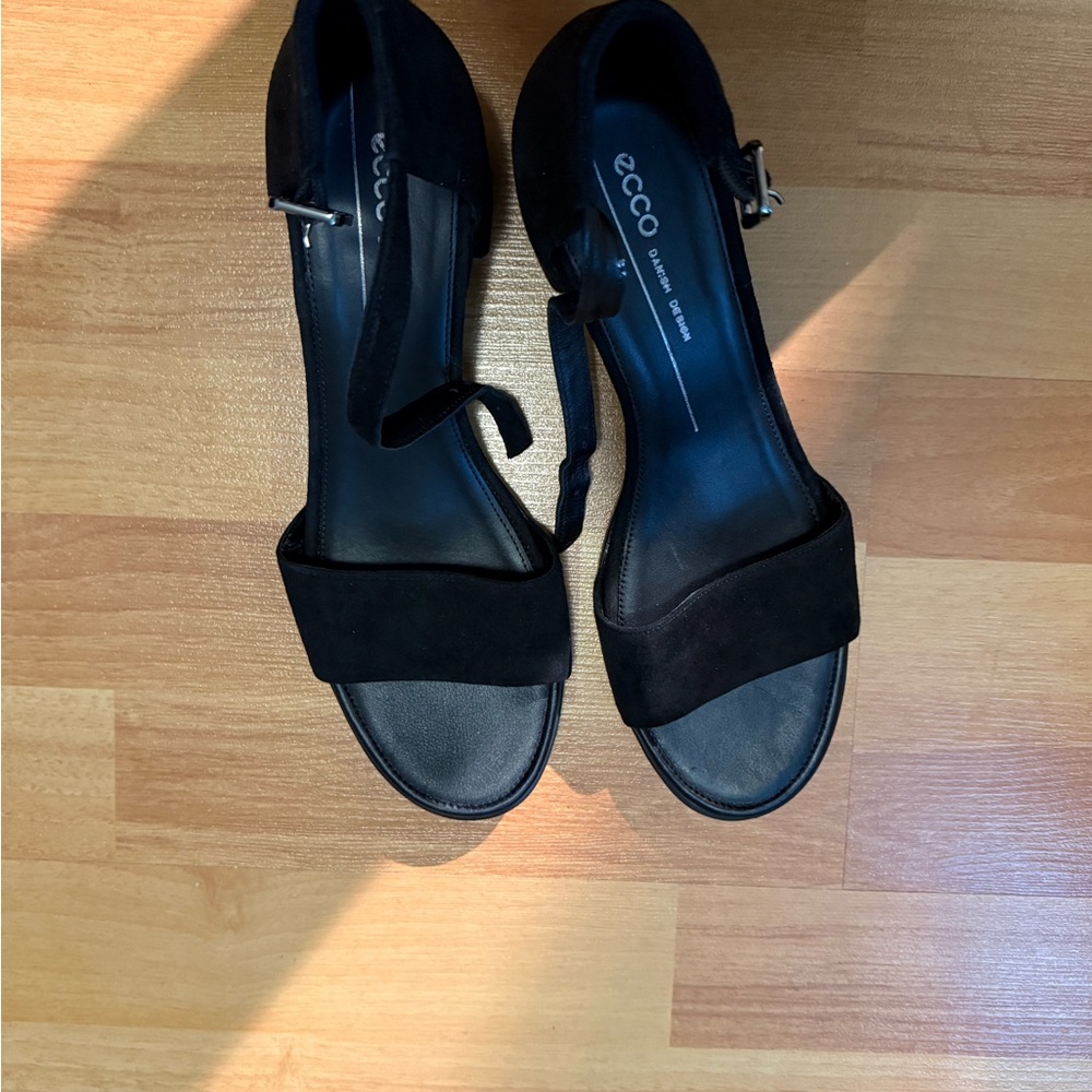 Ecco Women's Elegant Black Sandals